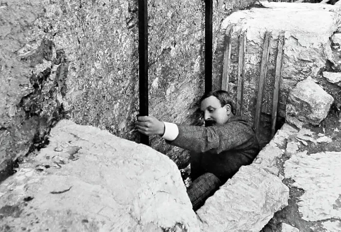Framed Print : Kissing the Blarney Stone, Blarney Castle, Ireland Framed Print : Kissing the Blarney Stone, Blarney Castle, Ireland
