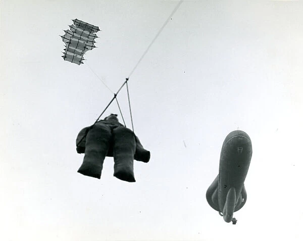 Kite and blimp at the 1950 Royal Aeronautical Society Ga?