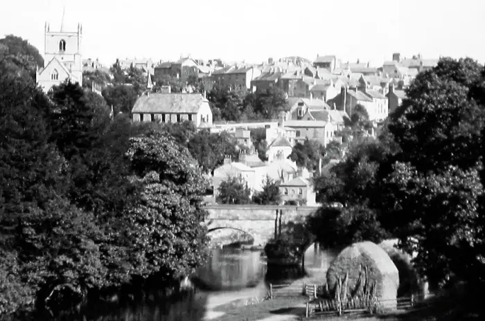 Framed Print : Knaresborough from Bilton Fields Framed Print : Knaresborough from Bilton Fields