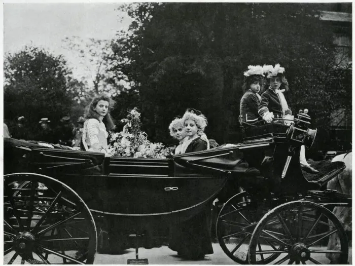 Framed Print : Knutsford, Cheshire, Royal May Day Festival 1902 Framed Print : Knutsford, Cheshire, Royal May Day Festival 1902