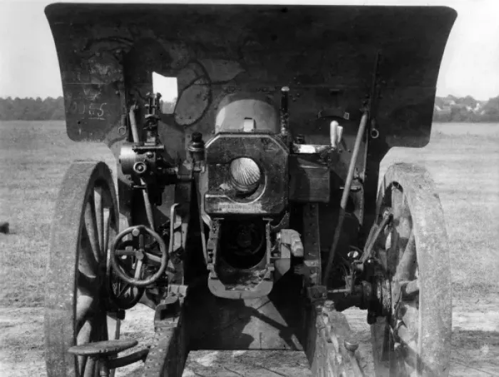 Framed Print : Krupp field gun at Mehun sur Yevre, France, WW1 Framed Print : Krupp field gun at Mehun sur Yevre, France, WW1
