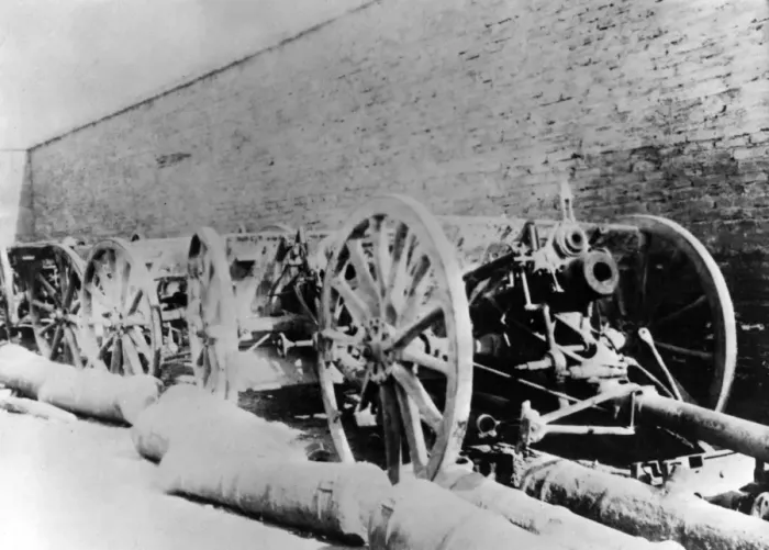 Framed Print : Kut guns in arsenal at Baghdad, WW1 Framed Print : Kut guns in arsenal at Baghdad, WW1