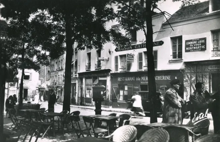 Framed Print : La Place du Tertre, Montmartre, Paris Framed Print : La Place du Tertre, Montmartre, Paris