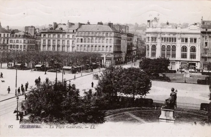 Framed Print : La Place Gambetta, Le Havre, Northern France Framed Print : La Place Gambetta, Le Havre, Northern France