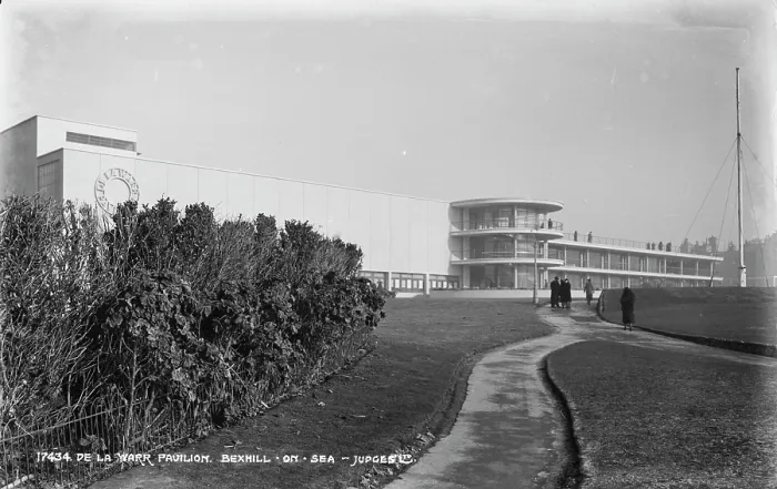 Framed Print : De La Warr Pavilion Framed Print : De La Warr Pavilion