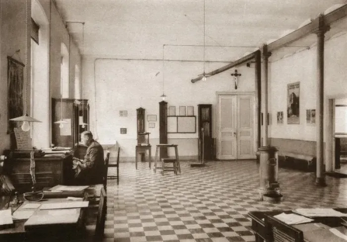 Framed Print : Laboratory of the Anthropological Service at Merxplas Labour Framed Print : Laboratory of the Anthropological Service at Merxplas Labour