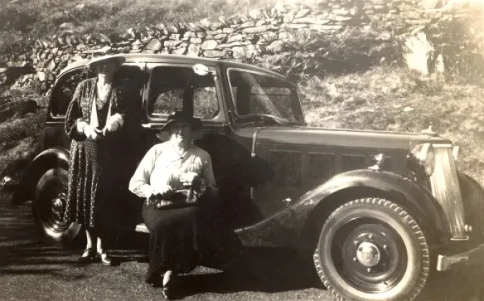 Framed Print : Two ladies and their Armstrong Siddeley car Framed Print : Two ladies and their Armstrong Siddeley car