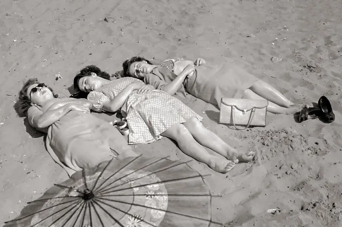Framed Print : Ladies on beach fully dressed in Yorkshire summer Date: 1948 - 1950 Framed Print : Ladies on beach fully dressed in Yorkshire summer Date: 1948 - 1950