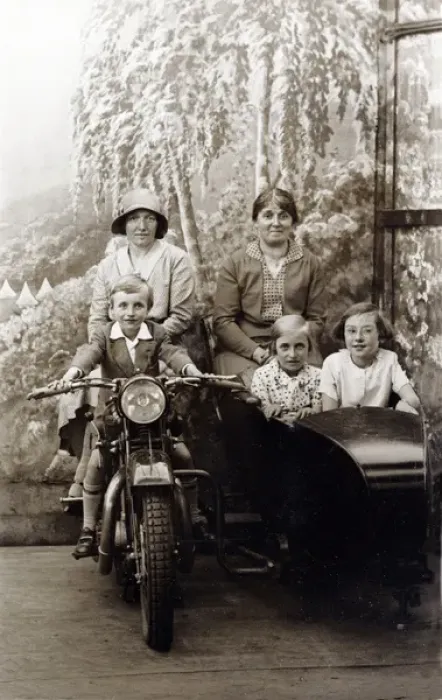 Framed Print : Ladies and children on a 1929 Coventry Eagle motorcycle & si Framed Print : Ladies and children on a 1929 Coventry Eagle motorcycle & si