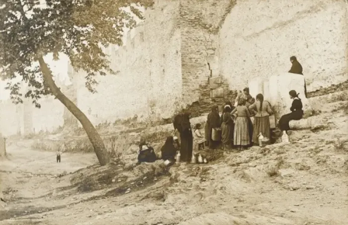 Framed Print : Ladies collect water - Constantinople city walls Framed Print : Ladies collect water - Constantinople city walls