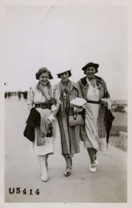 Framed Print : Three ladies on their holiday in Margate Framed Print : Three ladies on their holiday in Margate