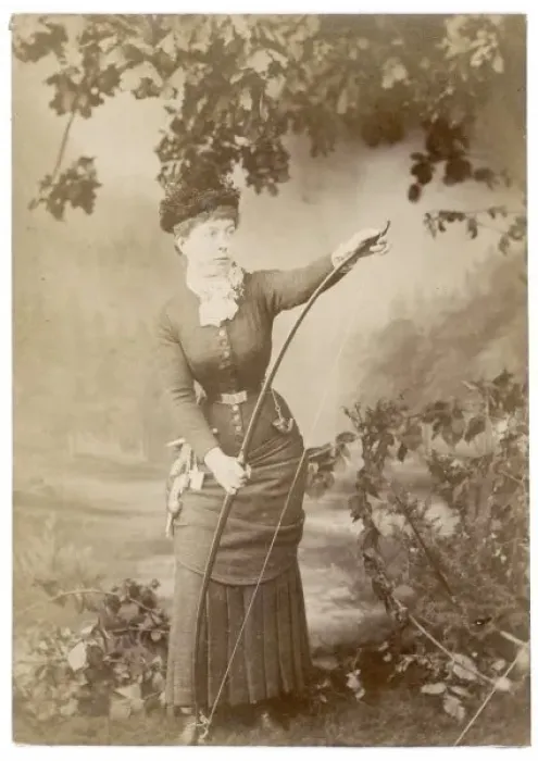 Framed Print : LADY ARCHER / 1880S / 1 OF 2 Framed Print : LADY ARCHER / 1880S / 1 OF 2