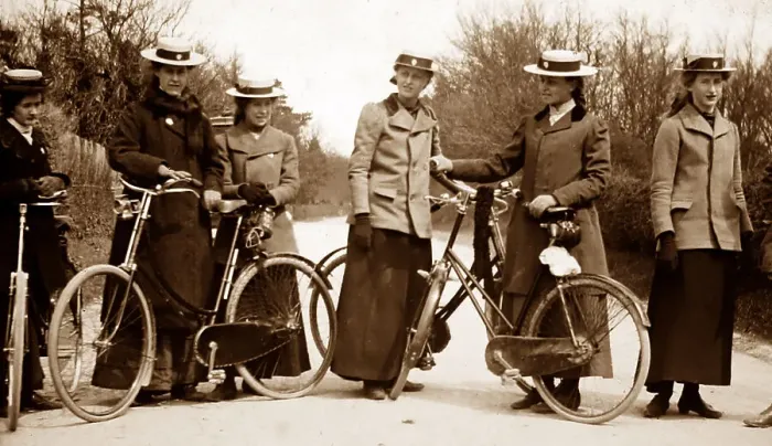 Framed Print : Lady cyclists, early 1900s Framed Print : Lady cyclists, early 1900s