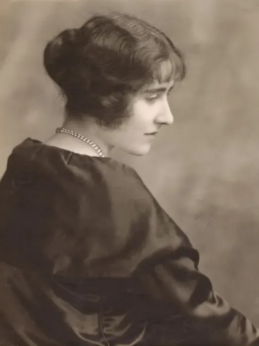 Framed Print : Lady Elizabeth Bowes-Lyon, Duchess of York Framed Print : Lady Elizabeth Bowes-Lyon, Duchess of York