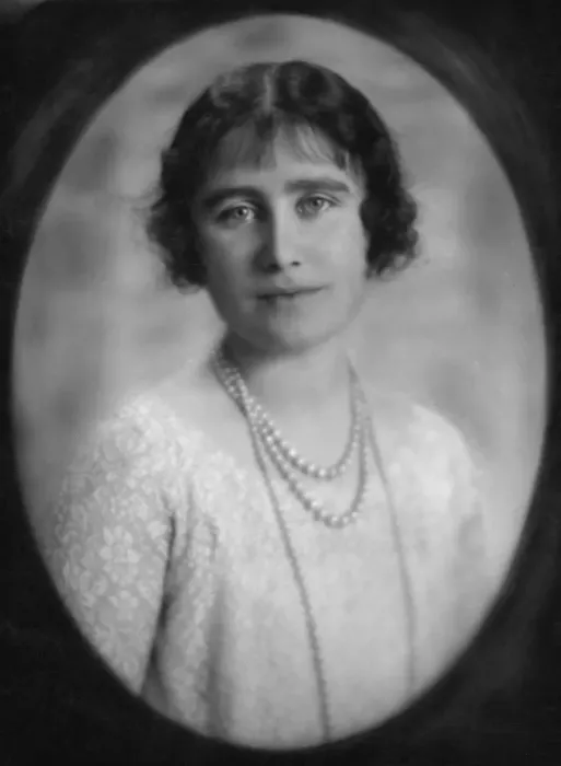 Framed Print : Lady Elizabeth Bowes-Lyon, Duchess of York Framed Print : Lady Elizabeth Bowes-Lyon, Duchess of York