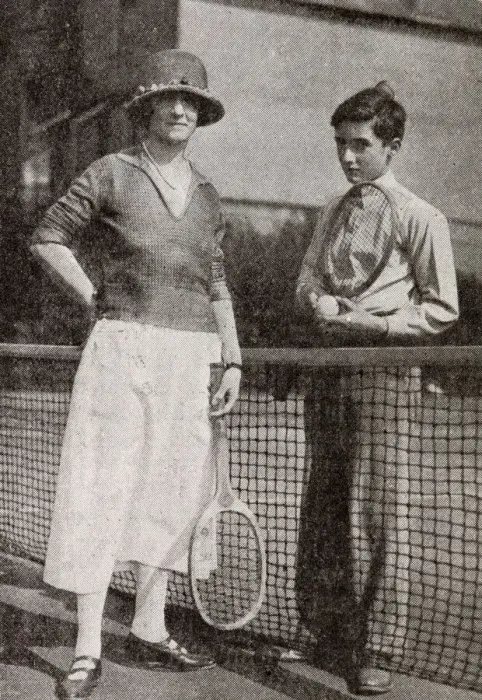 Framed Print : Lady Ennismore, formerly Freda Vanden-Bempde-Johnstone, pictured with her second son Framed Print : Lady Ennismore, formerly Freda Vanden-Bempde-Johnstone, pictured with her second son