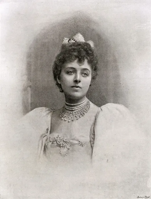 Framed Print : Lady Terence Blackwood (nee Miss Davis) Framed Print : Lady Terence Blackwood (nee Miss Davis)