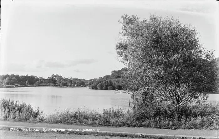 Framed Print : The Lake at Llandrindod Wells Framed Print : The Lake at Llandrindod Wells