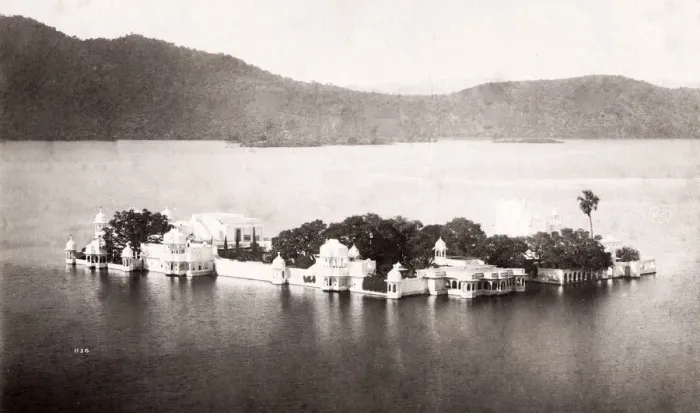 Framed Print : Lake and palace at Udaipur, India Framed Print : Lake and palace at Udaipur, India