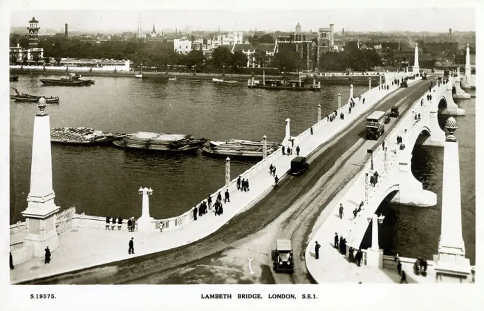 Framed Print : Lambeth Bridge, London Framed Print : Lambeth Bridge, London