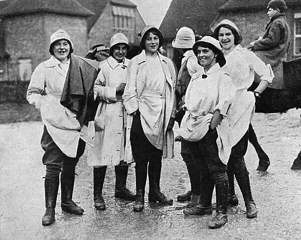 Land girls on a Surrey farm, WW1