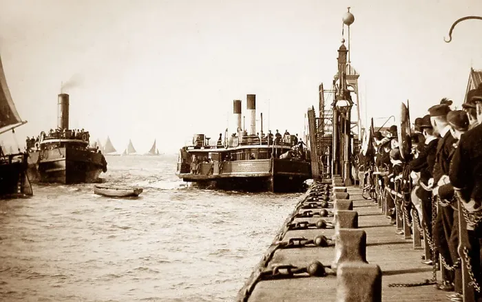 Framed Print : The Landing Stage, Liverpool - early 1900s Framed Print : The Landing Stage, Liverpool - early 1900s