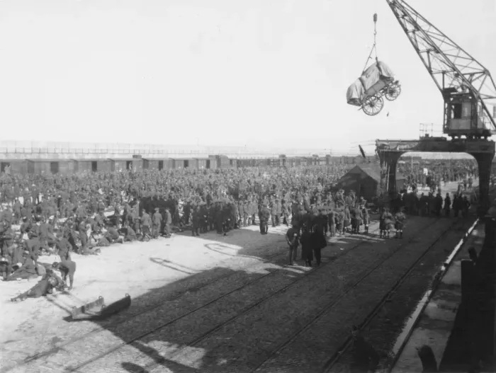 Framed Print : Landing wagons at Zeebrugge, Belgium, WW1 Framed Print : Landing wagons at Zeebrugge, Belgium, WW1