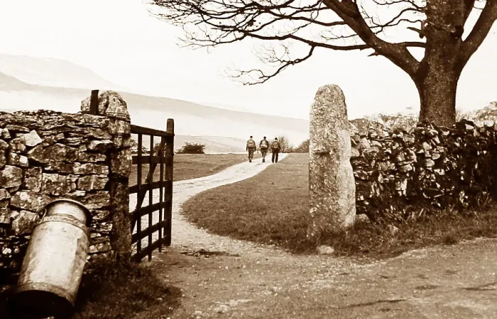 Framed Print : The lane to Whernside in the 1930s Framed Print : The lane to Whernside in the 1930s