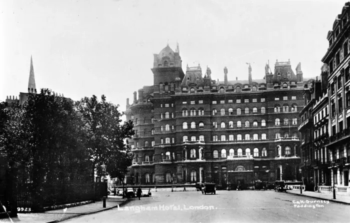 Framed Print : Langham Hotel, Portland Place, London W1 Framed Print : Langham Hotel, Portland Place, London W1