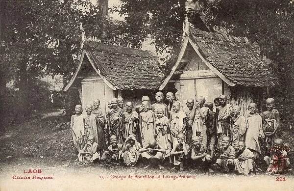 Laos - Group of Bonzillons at Luang-Prabang