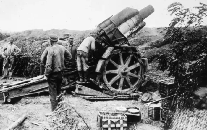 Framed Print : Large field gun with soldiers Framed Print : Large field gun with soldiers