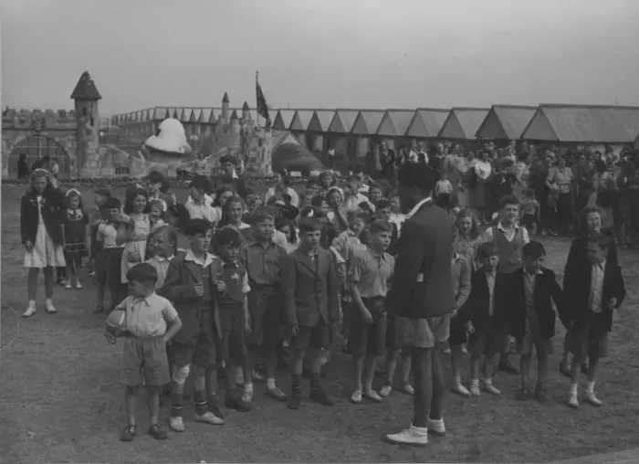 Framed Print : A large group of children at Butlins are entertained by a single male Redcoat Framed Print : A large group of children at Butlins are entertained by a single male Redcoat