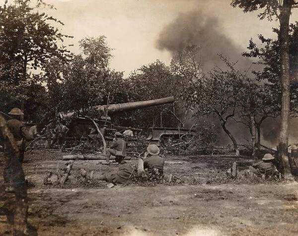 Large railway mounted gun firing, WW1