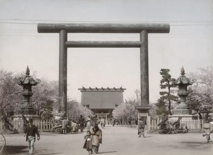 Framed Print : Large Torii at temple entrance, Japan Framed Print : Large Torii at temple entrance, Japan