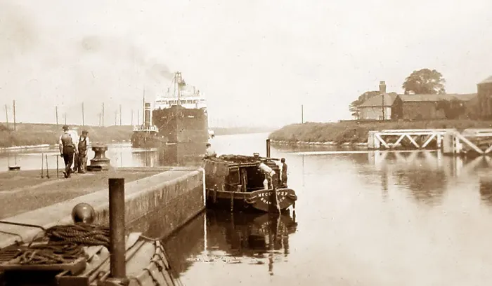 Framed Print : Latchford Locks, Manchester Ship Canal, early 1900s Framed Print : Latchford Locks, Manchester Ship Canal, early 1900s