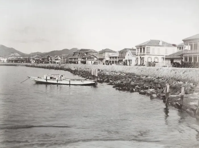 Framed Print : Late 19th century photograph: Boat along Kobe Bund, Japan Framed Print : Late 19th century photograph: Boat along Kobe Bund, Japan