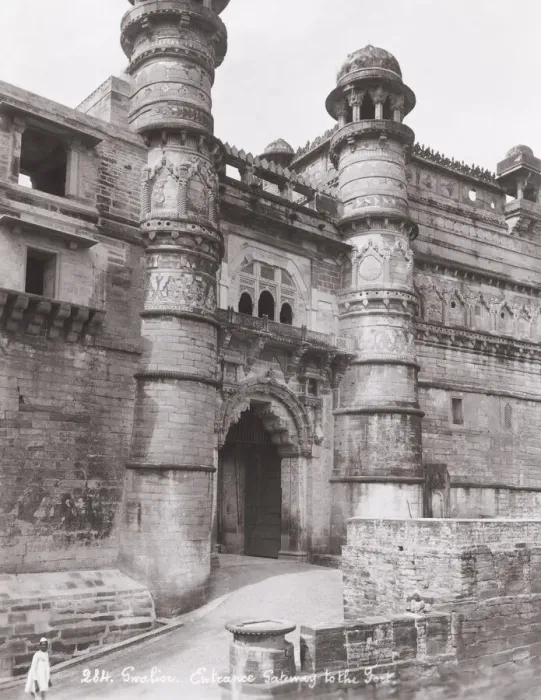 Framed Print : Late 19th century photograph: Entrance to the fort, Gwalior, India Framed Print : Late 19th century photograph: Entrance to the fort, Gwalior, India