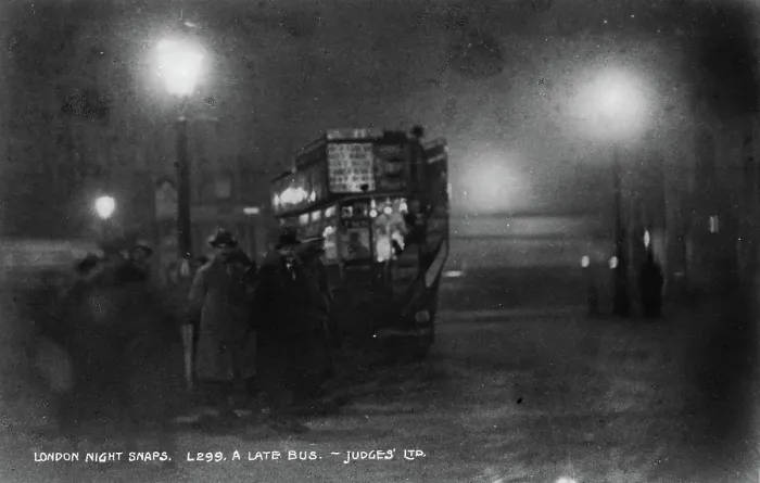 Framed Print : A Late Bus in London Framed Print : A Late Bus in London
