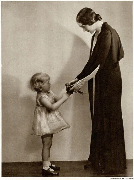 Laura Cowie with daughter Ursula by Madame Yevonde