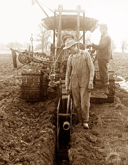 Framed Print : Laying drainage tiles Wisconsin USA early 1900s Framed Print : Laying drainage tiles Wisconsin USA early 1900s