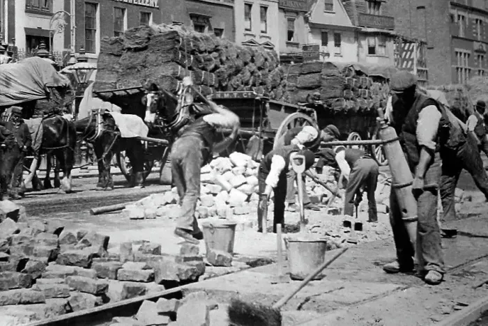 Framed Print : Laying tram tracks, London, early 1900s Framed Print : Laying tram tracks, London, early 1900s