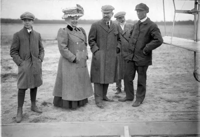 Framed Print : Lazare Weiller (in the checked cap) and Wilbur Wright Framed Print : Lazare Weiller (in the checked cap) and Wilbur Wright