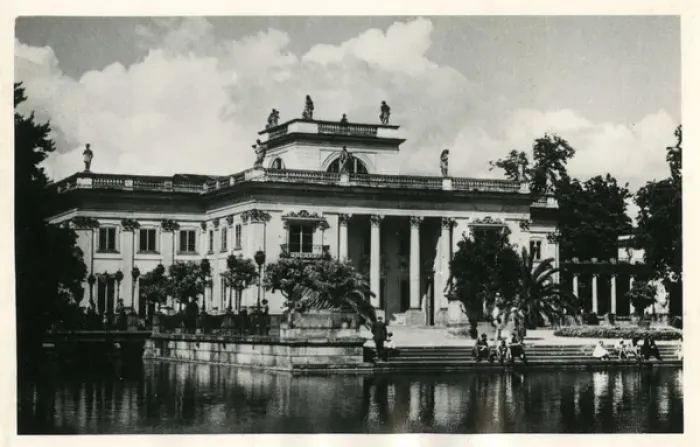 Framed Print : Lazienki Palace in Lazienki Park, Warsaw, Poland Framed Print : Lazienki Palace in Lazienki Park, Warsaw, Poland