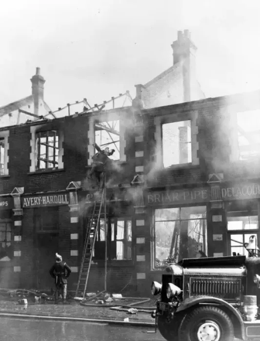 Framed Print : LCC-LFB Commercial building fire, Avery Hardoll, Eltham Framed Print : LCC-LFB Commercial building fire, Avery Hardoll, Eltham