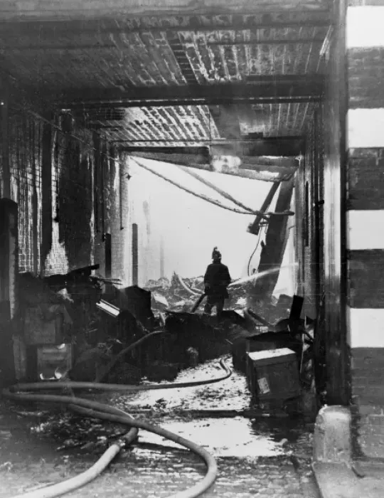 Framed Print : LCC-LFB Commercial building fire, Avery Hardoll, Eltham Framed Print : LCC-LFB Commercial building fire, Avery Hardoll, Eltham