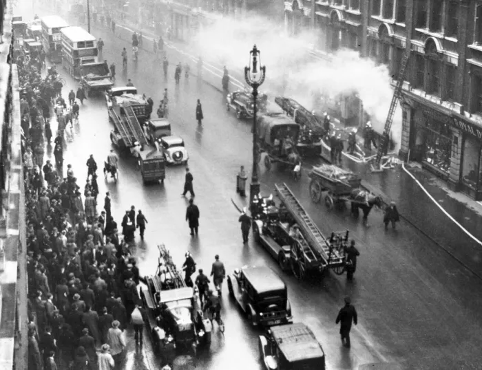 Framed Print : LCC-LFB Daylight Rubber Co fire, Farringdon Road Framed Print : LCC-LFB Daylight Rubber Co fire, Farringdon Road