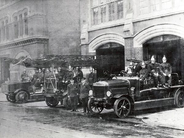 LCC-LFB engines and crews, Whitechapel fire station