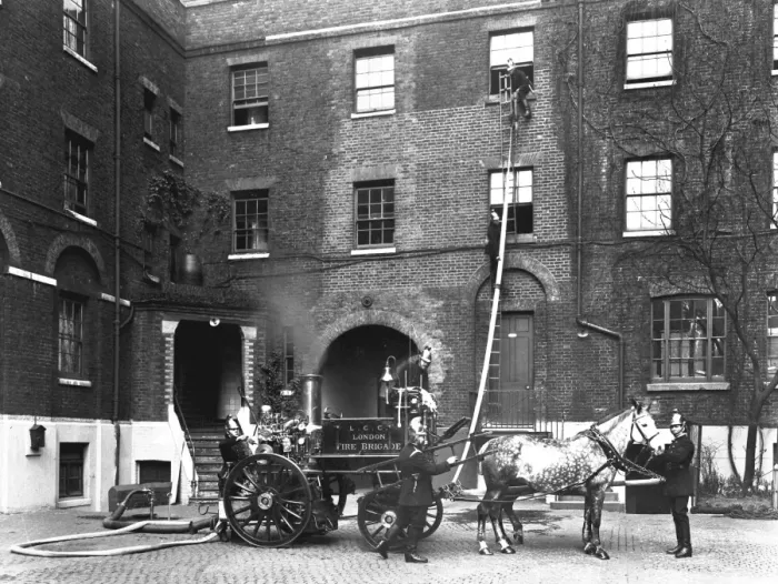 Framed Print : LCC-LFB fire engine drills at Southwark HQ Framed Print : LCC-LFB fire engine drills at Southwark HQ