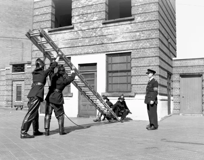 Framed Print : LCC-LFB Recruit firefighters training at Brigade HQ, SE1 Framed Print : LCC-LFB Recruit firefighters training at Brigade HQ, SE1
