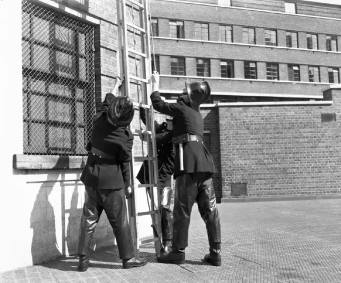 Framed Print : LCC-LFB Recruit firefighters training at Brigade HQ, SE1 Framed Print : LCC-LFB Recruit firefighters training at Brigade HQ, SE1